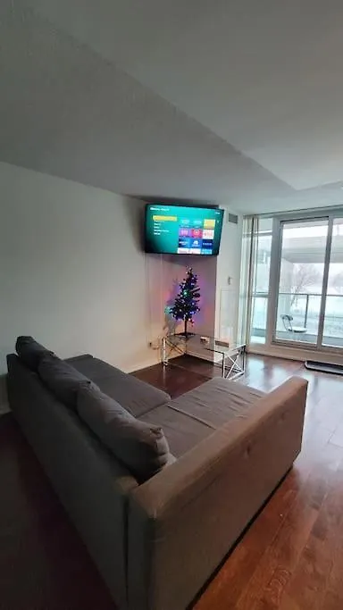 Cn Tower View With Free Parking, Pool, & More Amenities Toronto 0*,  Canada