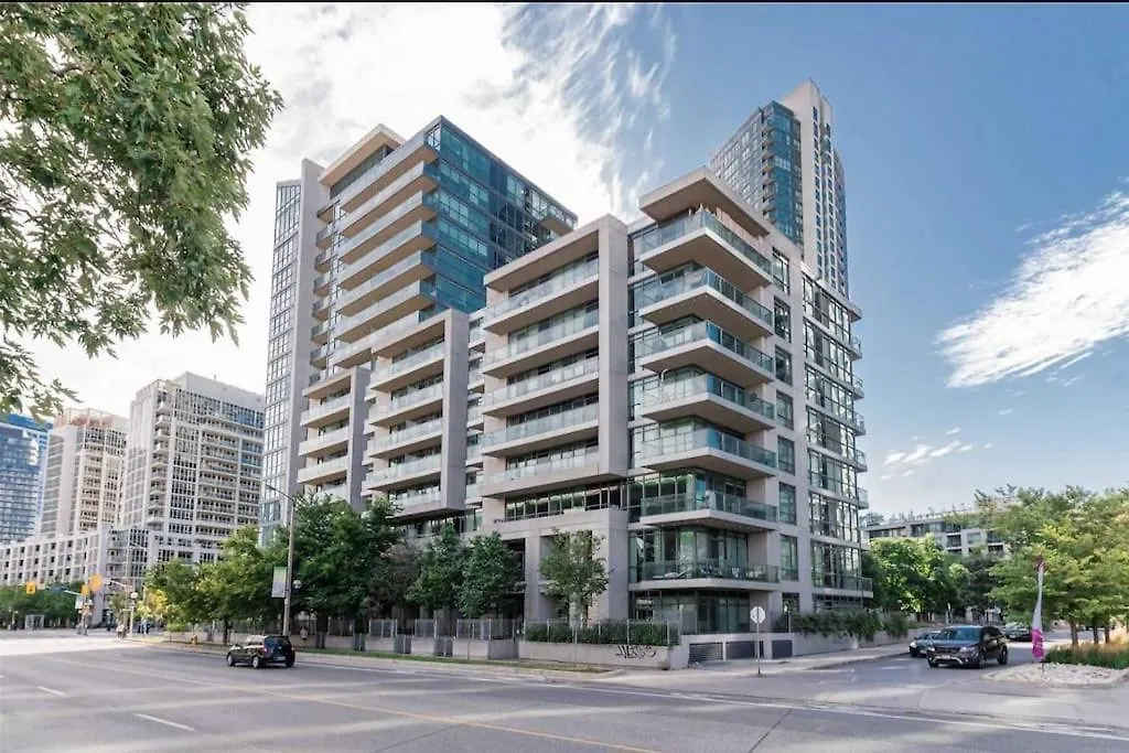 Cn Tower View With Free Parking, Pool, & More Amenities Toronto 0*,  Canada