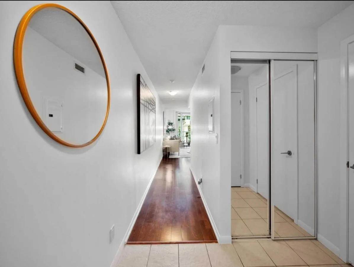 Cn Tower View With Free Parking, Pool, & More Amenities Toronto Canada