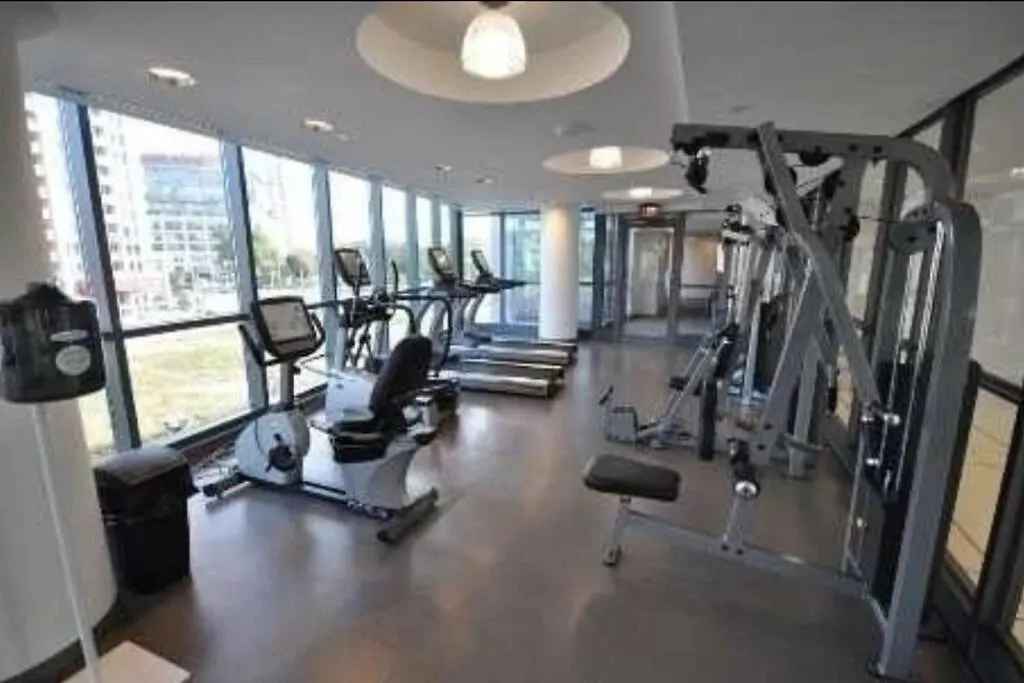 Cn Tower View With Free Parking, Pool, & More Amenities Toronto Apartment