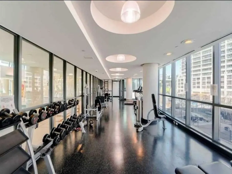 Cn Tower View With Free Parking, Pool, & More Amenities Toronto Apartment