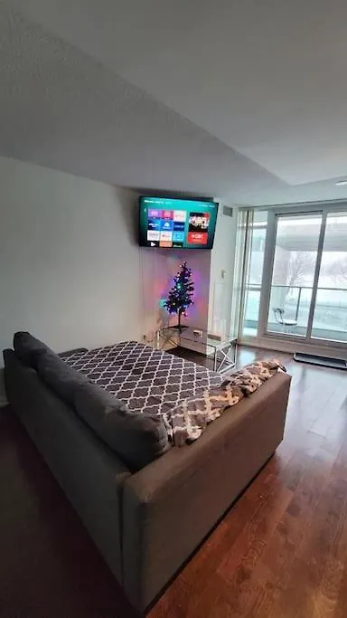 Cn Tower View With Free Parking, Pool, & More Amenities Toronto Apartment