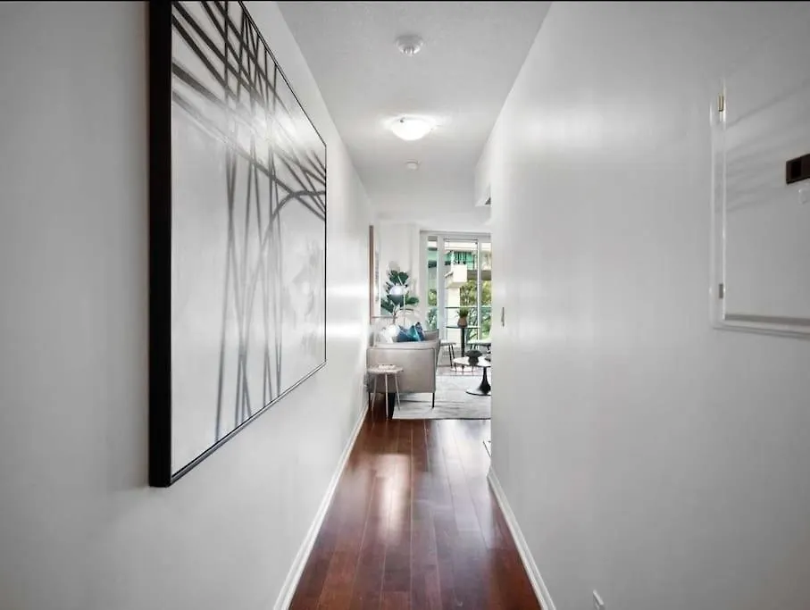 Cn Tower View With Free Parking, Pool, & More Amenities Toronto