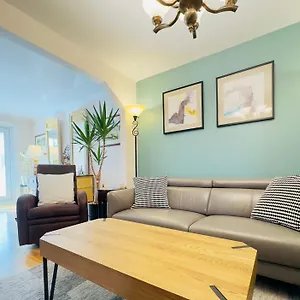 Peace House Subway&private Parking 5 Mins Downtown , Montreal Canada